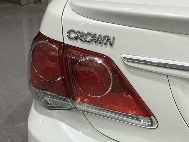 CROWN sedan