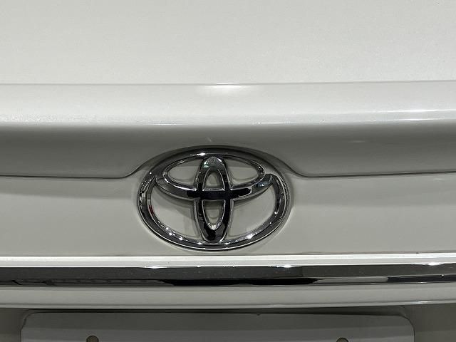 CROWN sedan