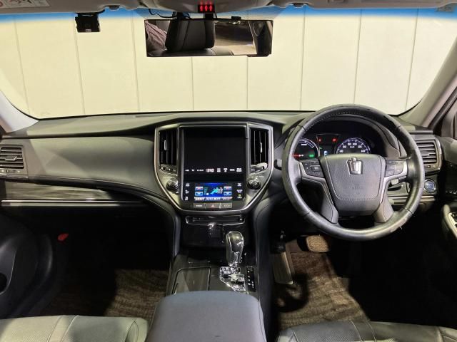 CROWN sedan hybrid