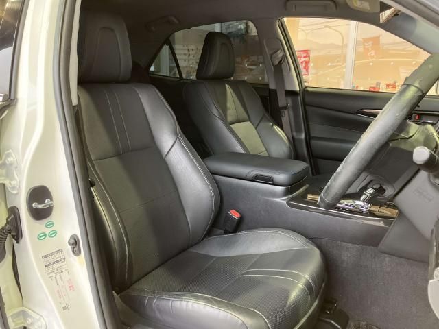CROWN sedan hybrid