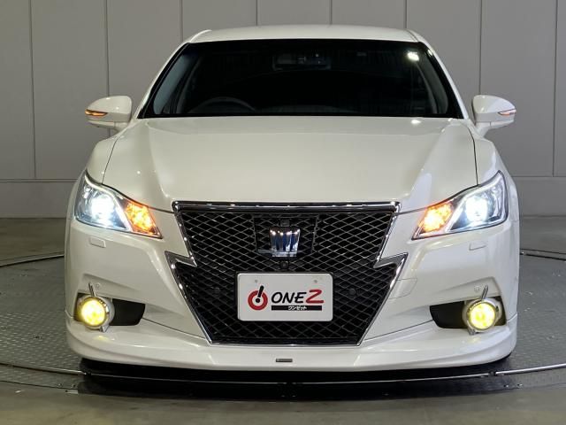 CROWN sedan hybrid