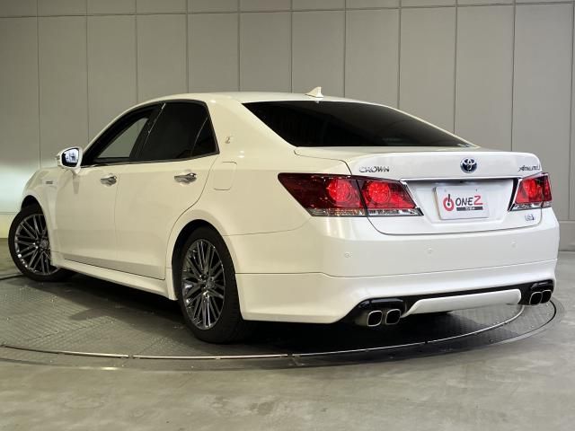 CROWN sedan hybrid