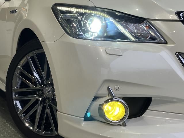 CROWN sedan hybrid