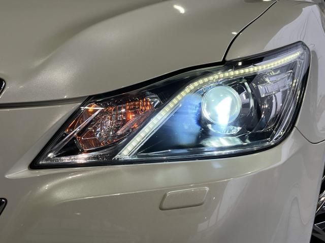 CROWN sedan hybrid