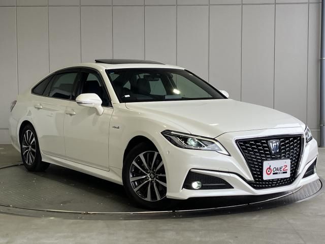 CROWN sedan hybrid
