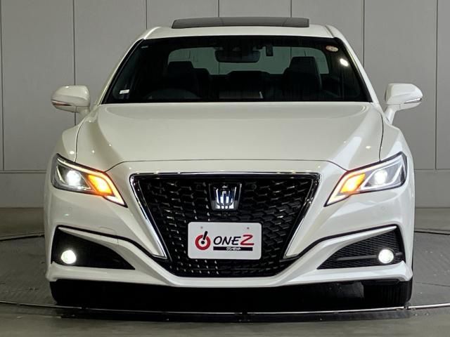 CROWN sedan hybrid