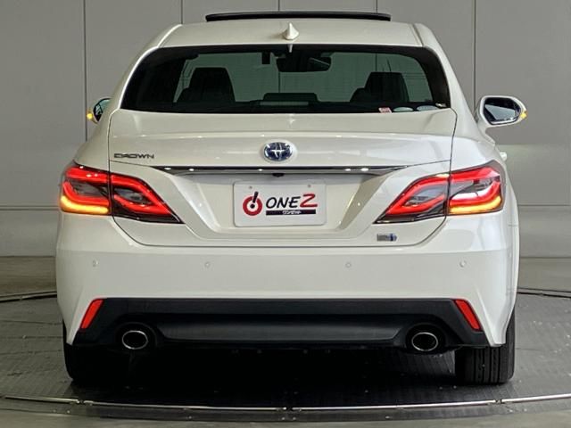 CROWN sedan hybrid