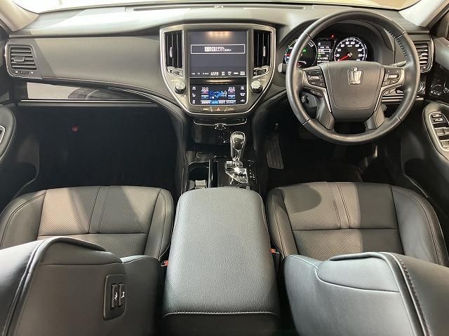 CROWN sedan hybrid