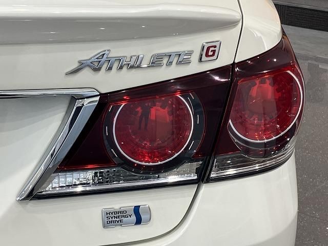 CROWN sedan hybrid