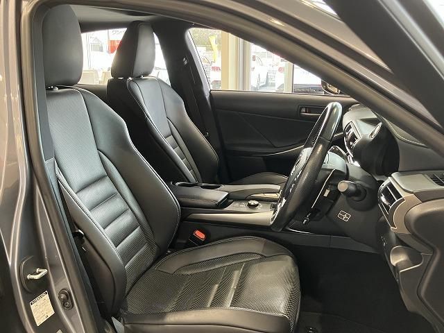 LEXUS IS200t