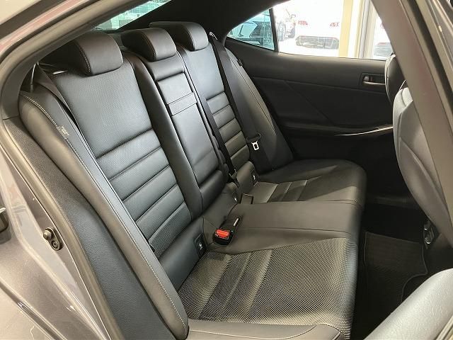 LEXUS IS200t