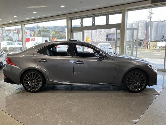 LEXUS IS200t