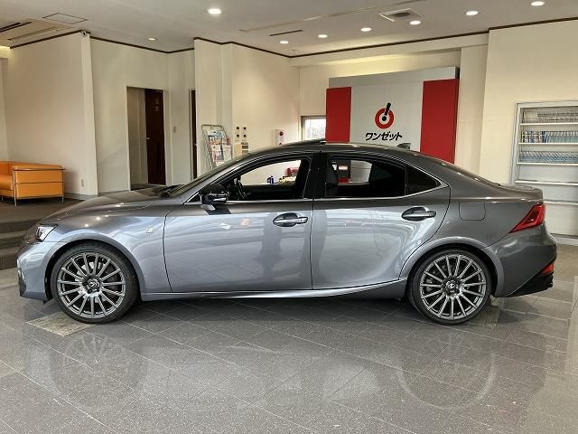 LEXUS IS200t