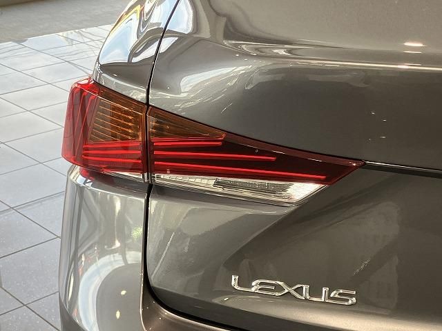 LEXUS IS200t