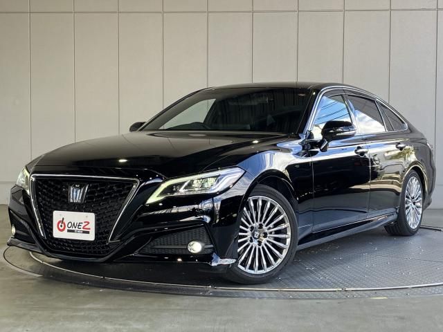 CROWN sedan hybrid