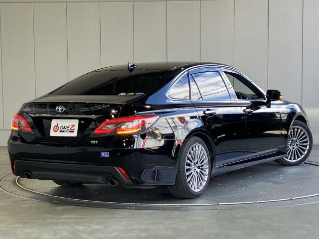 CROWN sedan hybrid