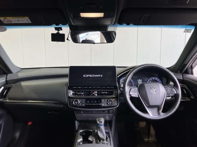 CROWN sedan hybrid