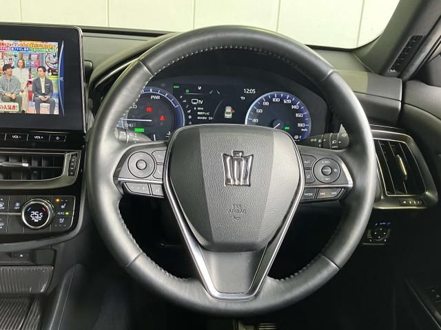 CROWN sedan hybrid