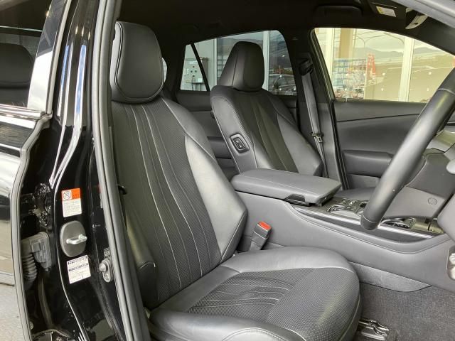 CROWN sedan hybrid