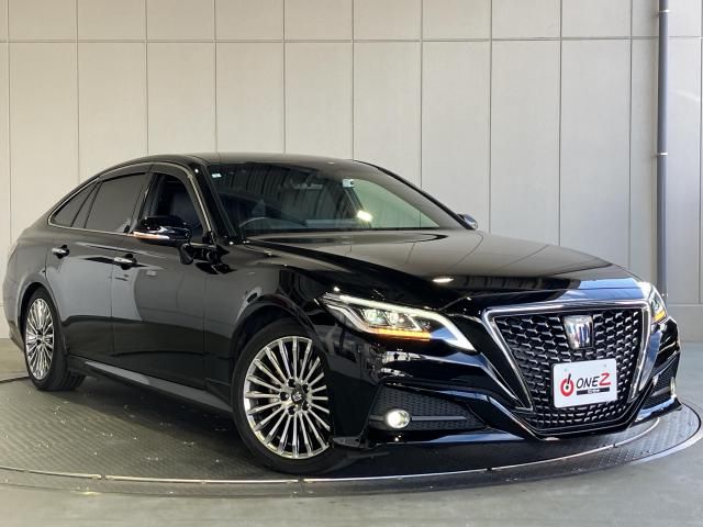 CROWN sedan hybrid