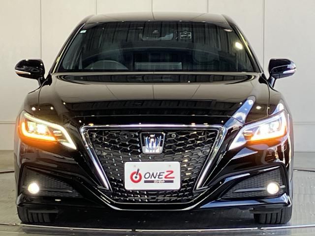 CROWN sedan hybrid