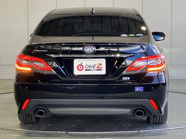CROWN sedan hybrid