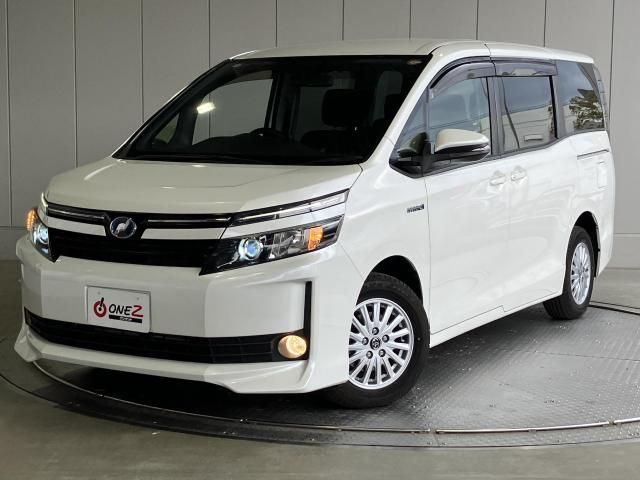 VOXY HYBRID