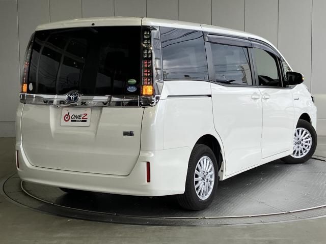 VOXY HYBRID