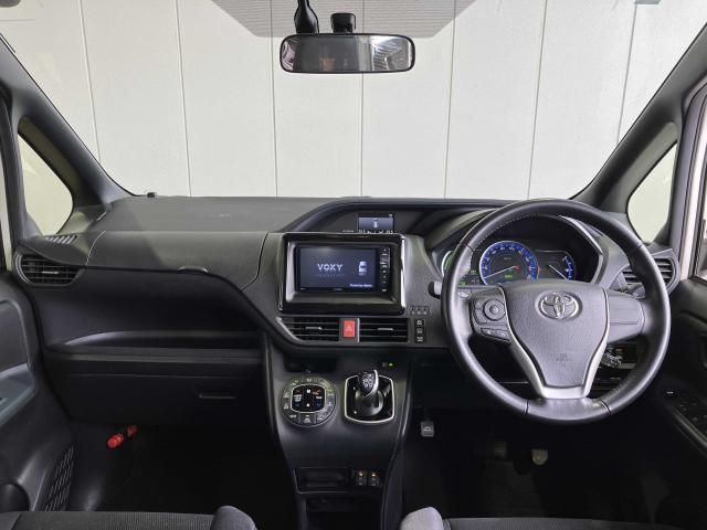 VOXY HYBRID