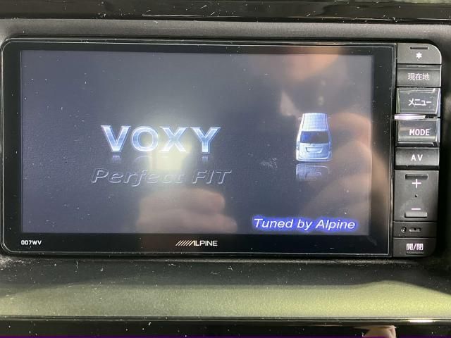 VOXY HYBRID