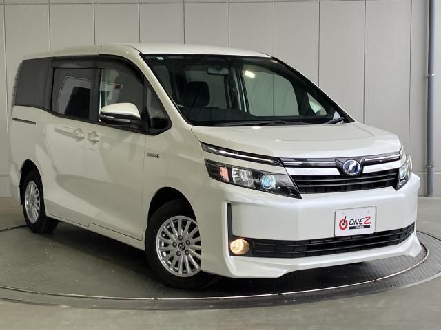 VOXY HYBRID