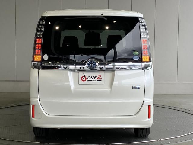 VOXY HYBRID