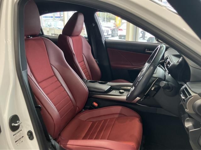 LEXUS IS300h