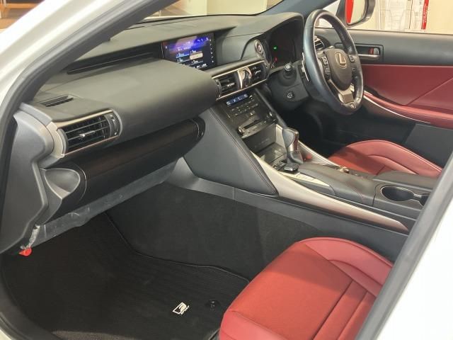 LEXUS IS300h