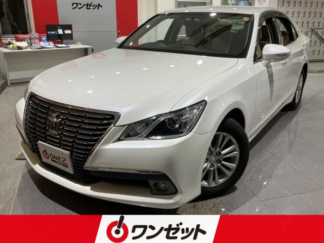 CROWN sedan