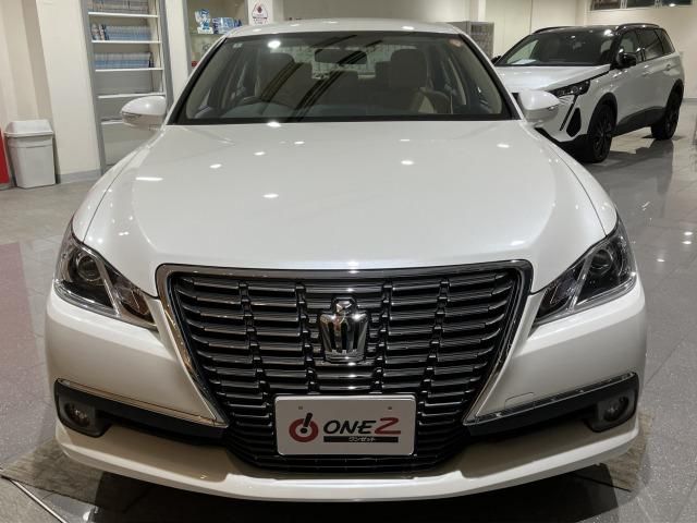CROWN sedan