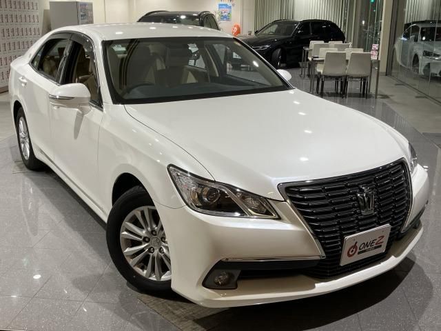 CROWN sedan
