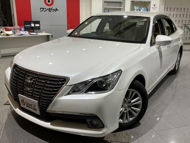 CROWN sedan