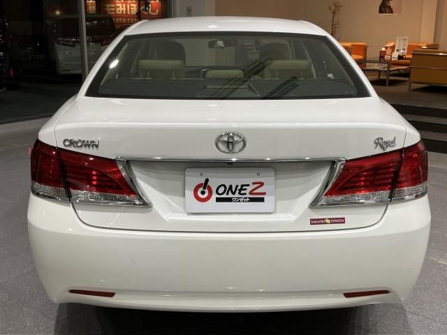 CROWN sedan