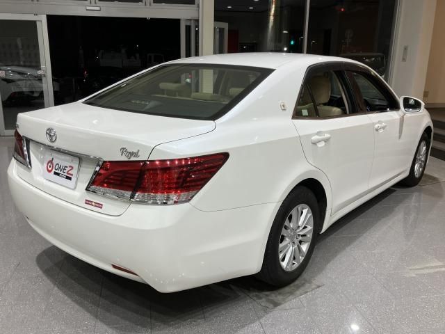 CROWN sedan