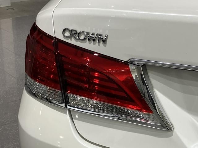 CROWN sedan