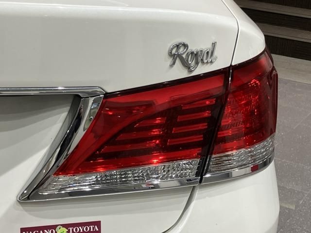 CROWN sedan