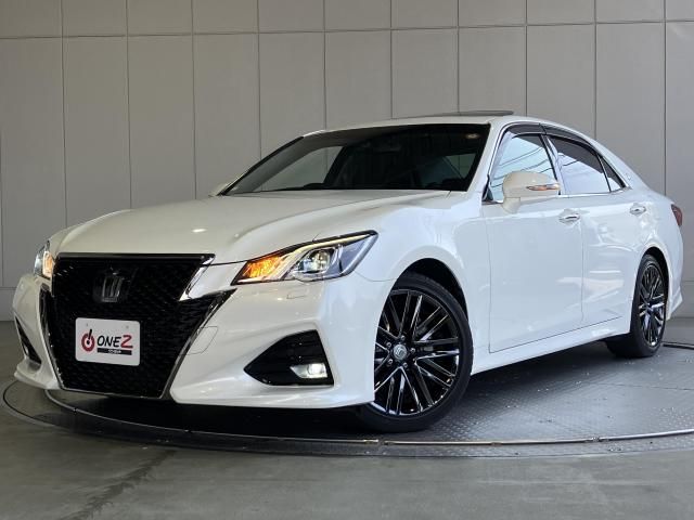 CROWN sedan