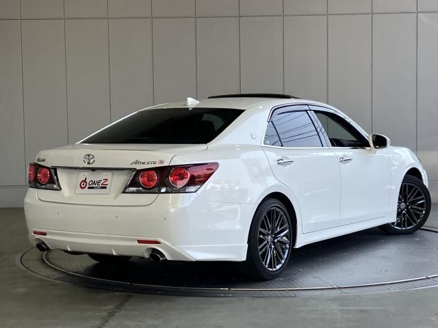 CROWN sedan