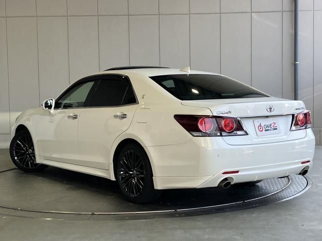 CROWN sedan