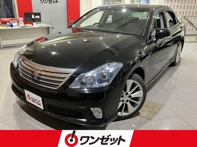 CROWN sedan hybrid