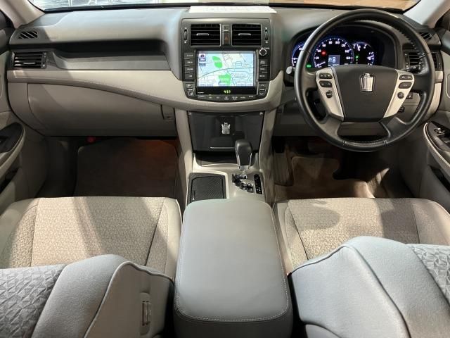 CROWN sedan hybrid