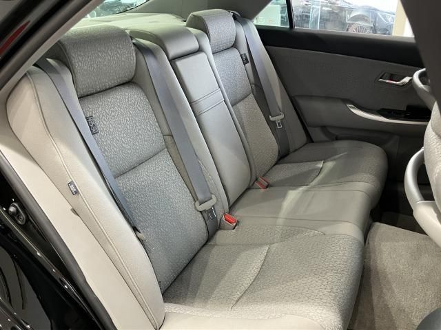 CROWN sedan hybrid