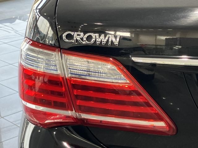 CROWN sedan hybrid