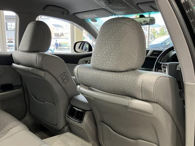 CROWN sedan hybrid